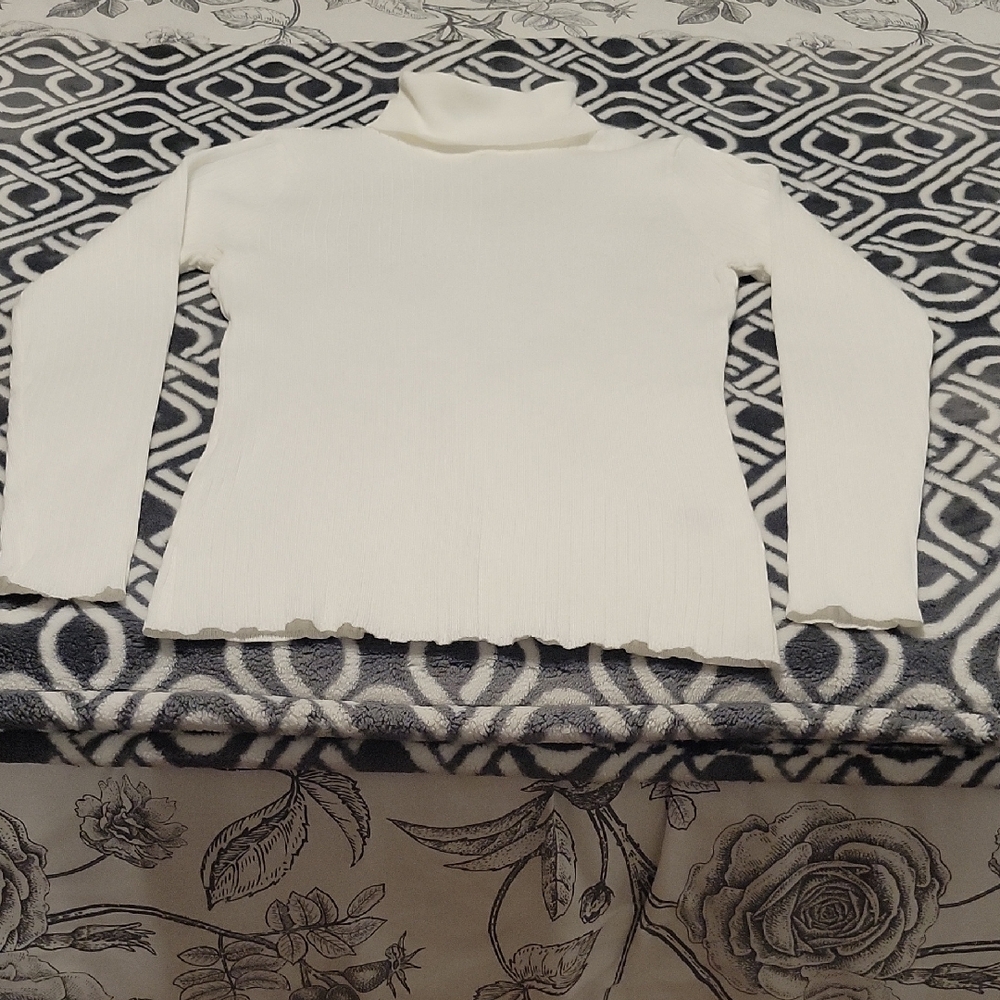 Madison Grey White Ribbed Turtleneck